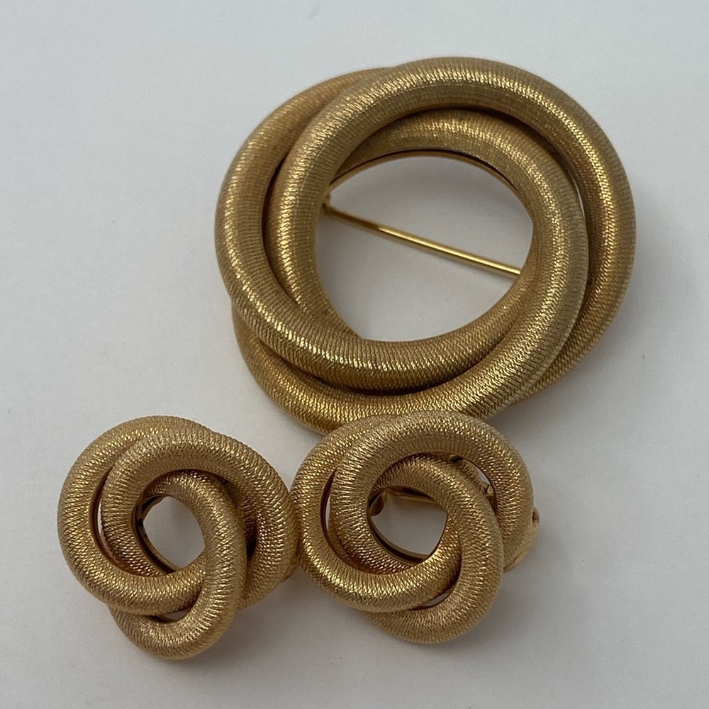 Vintage Sarah Coventry brooch and earrings set textured gold circle MCM Retro